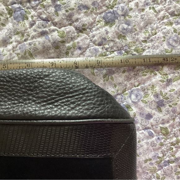 kate spade black leather shoulder bag with gold hardware - Picture 4 of 10